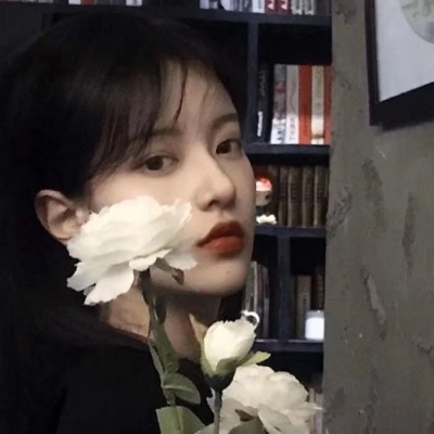 有时候也挺想做个简单点的女孩子的