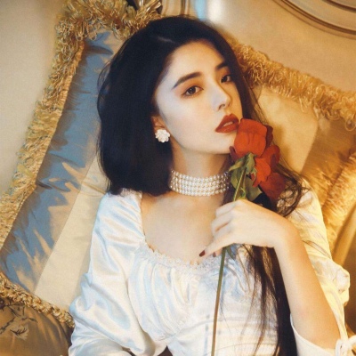 梦晚:港风复古女头/离人心上秋意浓  一杯酒  情绪万种 ?