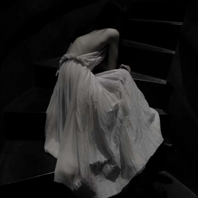 惊鸿一瞥的女头.／温柔丢了，你也丢了.