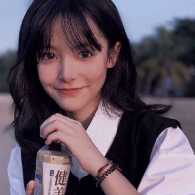 溺毙:意境清新甜美风优质女头.有人借不到春天 竟投入感情的湖沼