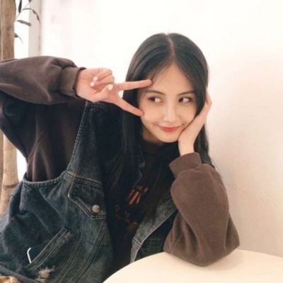 女生头像  喜欢胜过所有道理。