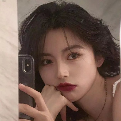 念七 手机控阳光明媚女生头像