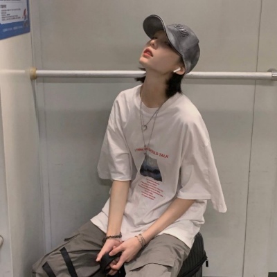 念七 帽子控女生头像