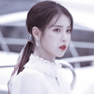 女星 “她笑得那么开心 怎么就抑郁了呢。”易卿飒