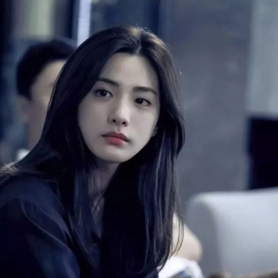 我野蛮生长，没能成为自己的月亮 ， 能遇见你，是银河慷慨赠我的糖。