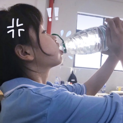 沫兮 清新森系可爱女生 风透湘帘花满庭, 庭前春色自多情.