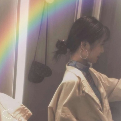 “我和你同星辉共沉沦。”女生头像.?