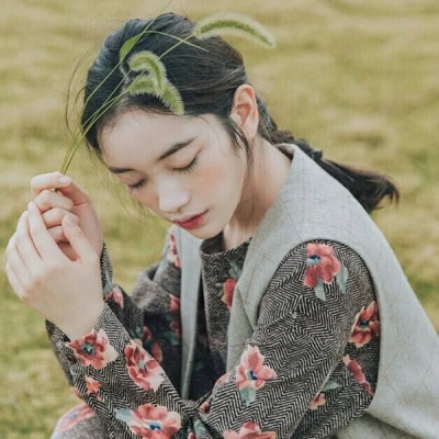 清新自然女生头像怀毅