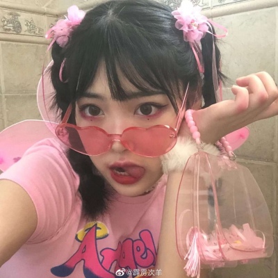 人和人刚认识的时候最好，热情又虚伪，新鲜又浪漫