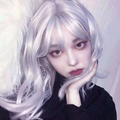 莫小昕。彩发女头