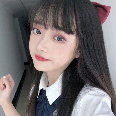 女生头像  林诗和/你为什么满身黑暗还想着给别人一点温暖.