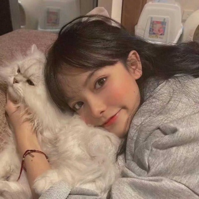 女生&猫头像 “如约而至”是个多么美好的词，等的辛苦，却从不辜负。