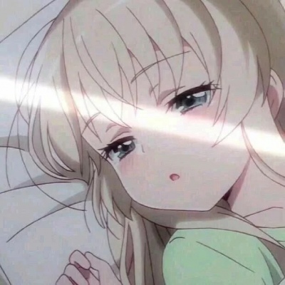 女生头像  季风飞向大海，到天空之外，我以为候鸟会不知疲惫的往前飞