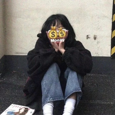 女头 你是藏在云层里的月亮 也是我穷极一生寻找的宝藏。