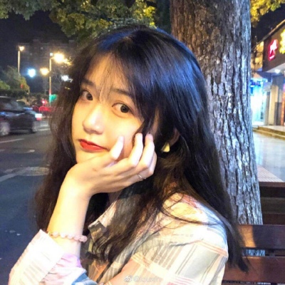 ＂2025年了那群把太阳画在左上角的孩子们也该长大了＂