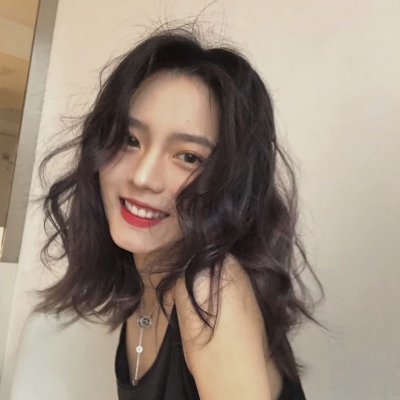 林弋  女生头像/个性/好看/原宿风/等我一下，我先洗个头再爱你