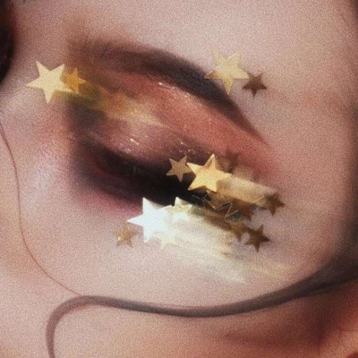 艺术风格女生头像 热爱世间万物，无最爱，无例外。 ​