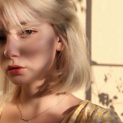 金发女生头像  INS自截：mad.mad.alien（二传：ZY神川奈奈子                       mad.mad.alien  ）