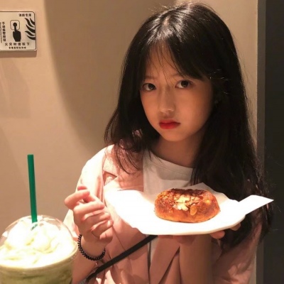 女生头像 你每天都很困 只以为你被生活所困.