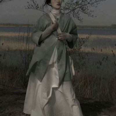 “我们生活在阴沟里，但有人依然仰望星空”——王尔德