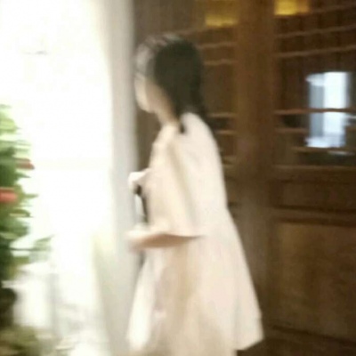 我是檐上三寸雪，你是人间惊鸿客.