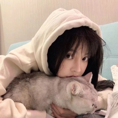 希望这个冬天  有人陪你踩雪  有人陪你吃火锅  有人会给你一个温暖的拥抱.