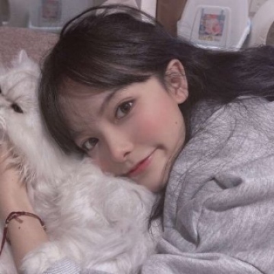 林弦/可爱女生抱猫咪气质头像