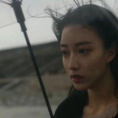 女生头像 别再为他等在雨里