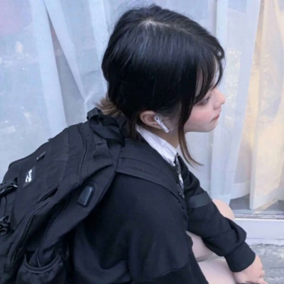 林思韵/温柔女头/以前是希望他能来，现在是希望我能走出去.