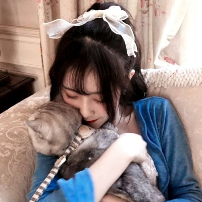 月亮也正迷失在大海深处。