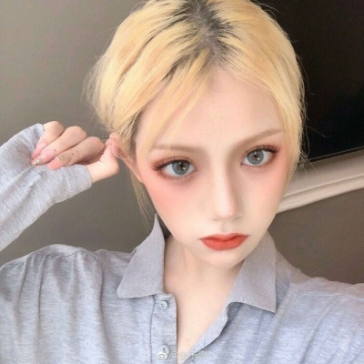 念七 精致女生染发社会酷头像