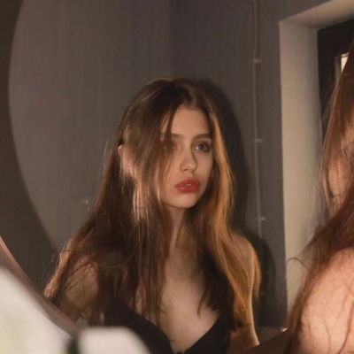 晚街：欧美女生头像    Simple enough