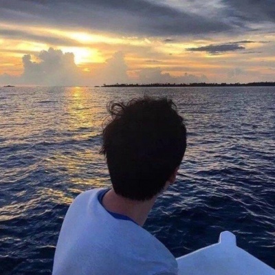 祝你幸福说不出口，所以只能祝你快乐