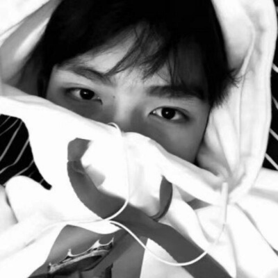 舔狗舔到最后一无所有:)      黑白