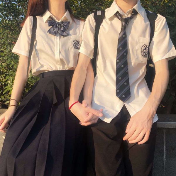 情头    终会有人把你放在手心上，喜欢你喜欢的像个傻子。