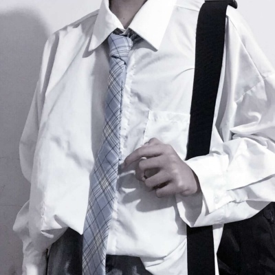 顾羽书.  部位男头‖学院风‖夜间迷路，想去你家