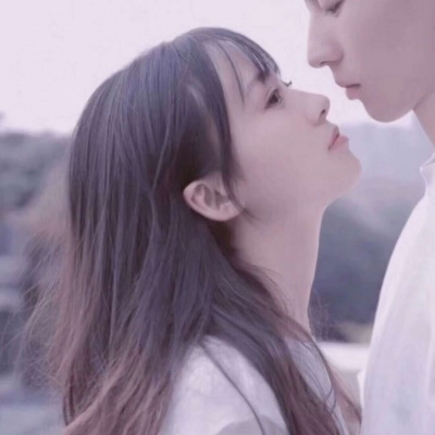 白色纯系情侣头像
