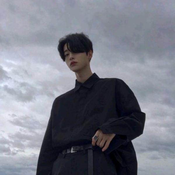 男生头像-好好珍惜你身边爱你的人吧，失去了就回不来了