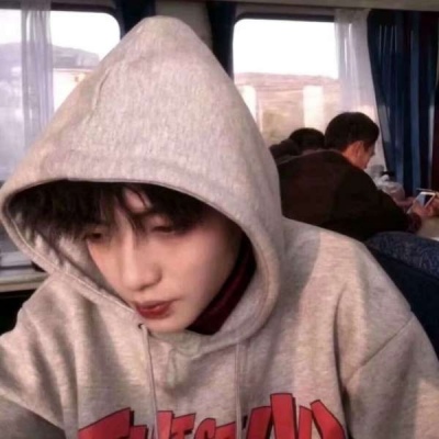 十七森    #优质男头       颓废