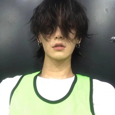 特點男頭。乌云。感情淡了吗。