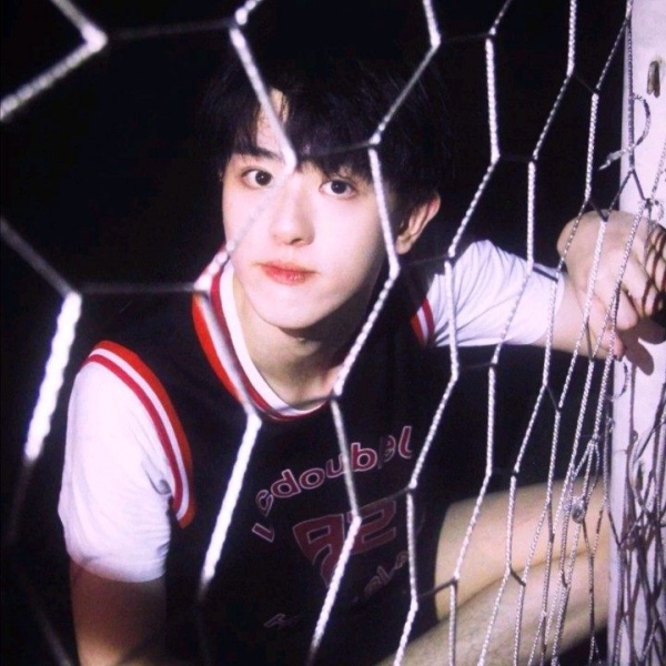 江奕/宝藏男孩组图/希望孤独能黯淡我期待的欲望