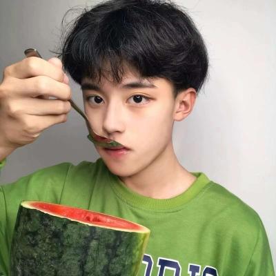 男生头像 吃西瓜吃出可爱