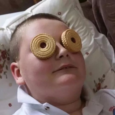 搞怪男头  不介意孤独，比爱你舒服