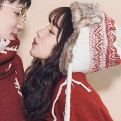 溺毙:一对两张时尚气质真人情头.你携月色缓缓而来 雪也好似温柔弥漫