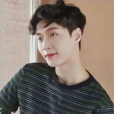 张艺兴/微博已抱图