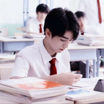 七源/俊凯boss/图源dt扯扯裙边/俊凯腿长一米八，曙光陪你走天下