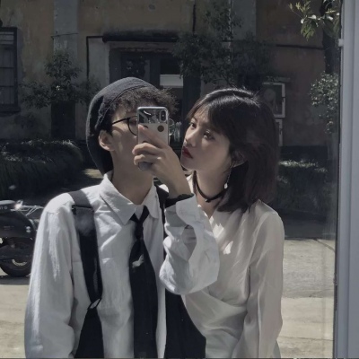 溺毙:一对两张时尚潮流风真人情头.造物者难辞其咎的败笔