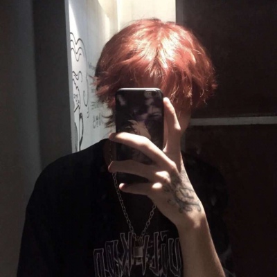 溺毙:手机控时尚帅气魅力男头.你过于在意的东西 永远都在折磨着你