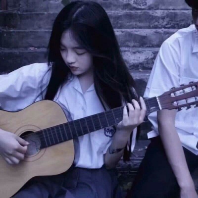 优质情侣头像      身后万家灯火  前身大雨滂沱