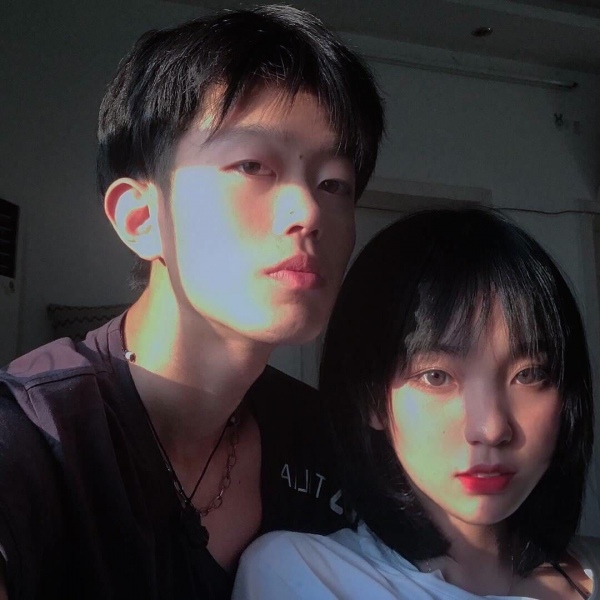 司七妍：港风意境ins方框微信QQ情侣头像/满眼都是你/